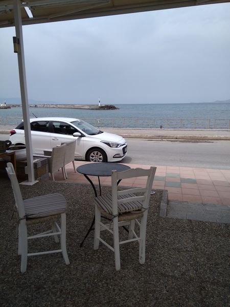 Yacht Food Lounge Cafè sur le front de mer de Gouves